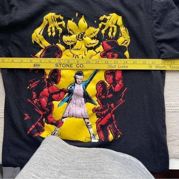 Stranger Things Official Merch Tee Shirt, Large - Picture 4 of 7